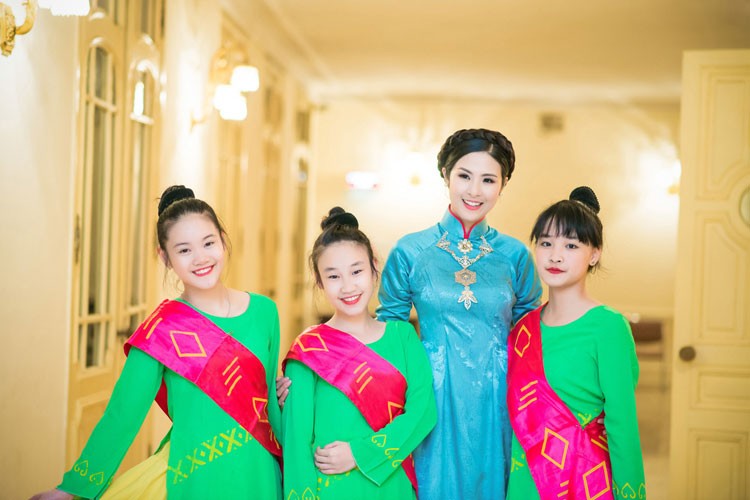 Hoa hau Ngoc Han dep nen na voi ao dai-Hinh-10